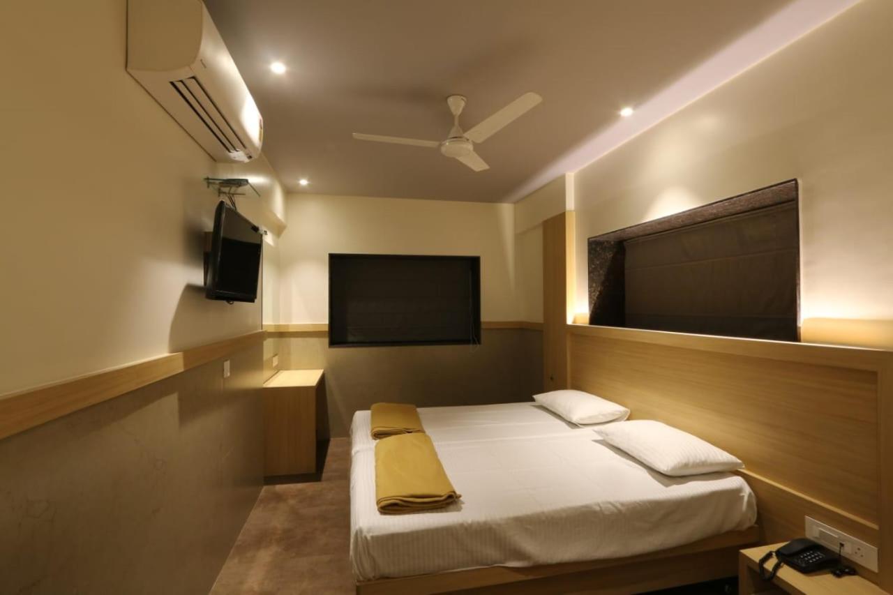 Avenue 10 Boutique Hotel Pune Exterior photo
